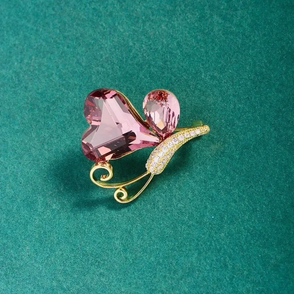 VQ Butterfly Brooch - Picture 4 of 8